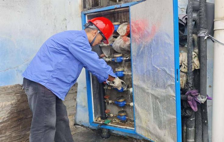 6名供水網(wǎng)格員覆蓋97個(gè)小區(qū)業(yè)主群 半小時(shí)內(nèi)解決市民用水故障